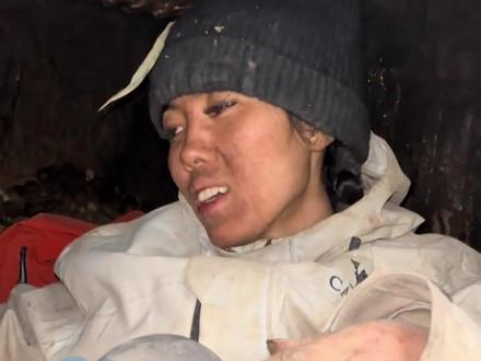 11月5日,七星山荒野求生挑战赛还剩18名选手,有选手28天瘦34斤,因极度缺盐 退赛时双脚已出现麻木症状,唯一还在坚持的女选手“冷美人”:为保持清醒咬自己#大象主播说 @主播李振龙