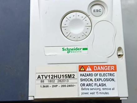 最难拆的施耐德1.5千瓦变频器维修 #电器维修 #电子电工 #电子技术 #电路板维修 #电子爱好者 #维修 #电气控制 #变频器维修 #电气工程