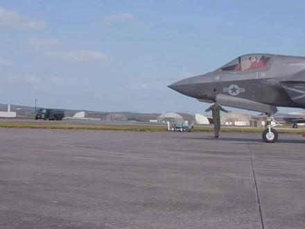 涡扇19只是开始?更先进型号将量产,中推要当全球的领头羊?4 涡扇19详细参数公开了,超越俄罗斯比肩美国,就在新加坡航展上,所有人的镜头都盯着歼35A模型机的隐身机身、流畅线条,而真正能掀翻全球军事航空界桌子的,就藏在它机腹下、不起眼的那台涡扇19发动机,要知道,过去几十年,全球中推发动机领域就是美俄欧的自留地,咱们中国连边都摸不上,为啥一台涡扇19,就能直接把中国送进全球第一梯队,把美俄欧的垄断撕得粉碎,这台发动机公开亮相的那一刻,其实已经不是咱们手里最先进的家伙,中国航空发动机的野心,远比所有人想象的都大,#硬核深度计划#武器装备#军事科技#军事科普#国之重器