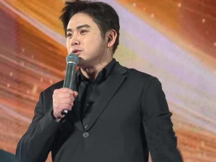 2月4日,追觅科技与央视携手打造的“敢梦敢为·追觅之夜”演唱会在苏州奥体中心体育场举办。老板请看演唱会,现场实力唱将聚集,点燃全场激情。企业的能级与影响力,在这一场活动中得以完美呈现,也为未来发展奠定了更加坚实的基础。#追觅俞浩 #追觅科技#演唱会