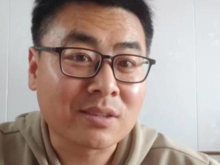 张雪机车的64号车手卡苏洛也来了 德比斯的队友也在不断取得进步。 #张雪机车