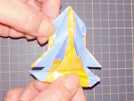 @DOU+小助手 #简单又好玩的赛车折纸,按压尾部就能跑哦 #折纸 #自制玩具 #简单易学 。