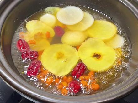 1月20日就是大寒了,大寒这天推荐大家煮苹果萝卜汤,暖乎乎的太好喝了#大寒#苹果萝卜汤#冬季热饮#煲汤#食疗养生