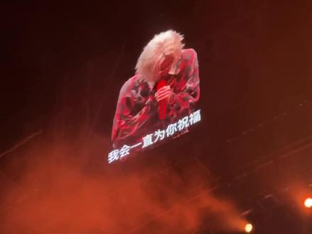 小花被感动哽咽到唱不下去,我们开始爆哭😭亲爱的宝贝 我会一直为你祝福#华晨宇 #火星演唱会 #华晨宇生日快乐 #华晨宇火星演唱会深圳站 #与火星的孩子对话