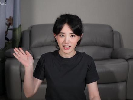 OpenClaw的硬件/软件成本有多高?三种设备,几大AI ##随变ai随便玩 #openclaw #ai模型 #clawdbot #moltbot
TuTu视频分享了折腾OpenClaw的真实成本:在硬件方面,在ZimaBoard、华硕NUC、老款MacBook等多台设备上做了测试,发现更强的CPU和内存确实能带来更流畅的体验。为了提升语音输入效率,还入手了舒尔麦克风和快捷键机械键盘。软件方面,目前同时订阅了Claude Max、ChatGPT Plus 和Gemini Pro,加上DeepSeek、Kimi等国产模型,每月开销不小。也分享了我用sub-agent模式、本地向量模型等方法节省token的实战经验。整体投入确实不低,但当那些以前不敢想的创意真的落地时,一切都值了。当然,AI 的门槛正在降低,丰俭由人,按自己的节奏探索就好。