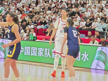 6月13日,中国女篮在临沂奥体公园体育场以101:55战胜波黑女篮,山东籍球员张子宇完成了国家队首秀,出场12分钟拿到18分、7篮板的出色战绩。赛后,双方主教练对张子宇进行了评价。#中国女篮