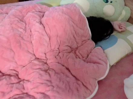 晴宝十岁生日,爸妈偷偷准备蛋糕,竟意外收到弟弟礼物感动的大哭