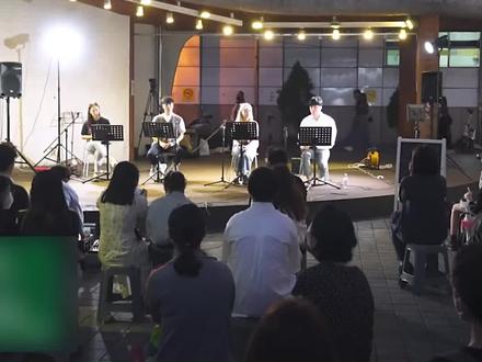 有种我和车银优在大街上分手了的感觉#韩国街头翻唱下雨天 #翻唱 #下雨天