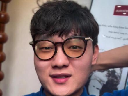 泡泡玛特是下一个 10 倍茅台? 全网都在吹泡泡玛特是年轻人的茅台,号称复刻 2013 年茅台十倍牛市!真的能无脑抄底吗?今天撕开底层逻辑:盘点两者四大相似红利,更讲透普通人不知道的五大核心致命差距!看完彻底搞懂,谁是躺赚永续资产,谁是靠续命的情绪生意!
#泡泡玛特
#贵州茅台
#掘金计划2026 #燃起来了大国重器 #真财实学计划