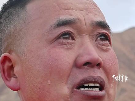 一级军士长杨连京,在海拔5000多米的高原含泪告别军营。致敬“兵王”!#追星就追人民子弟兵