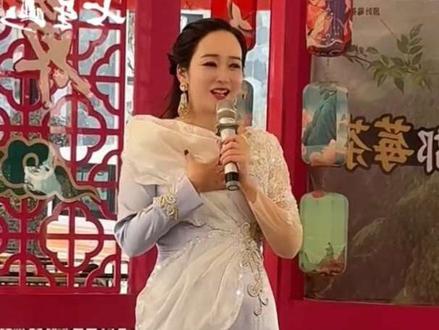 蜜蜂哥榜一“歌手杨姣”献首“我唱赞歌献祖国”#荒野蜜蜂哥阿乐 #杨姣 #荒野求生 #老六荒野 #七星山骆驼杯