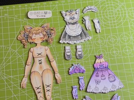 自制可动+换装纸片人
#绘画 #手绘 #OC #纸片人