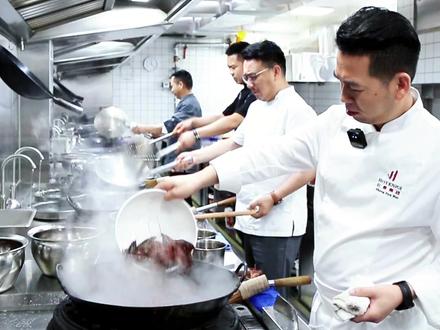 #美食推荐 #小龙虾 想一百个夏天的文案,都不及一场小龙虾。