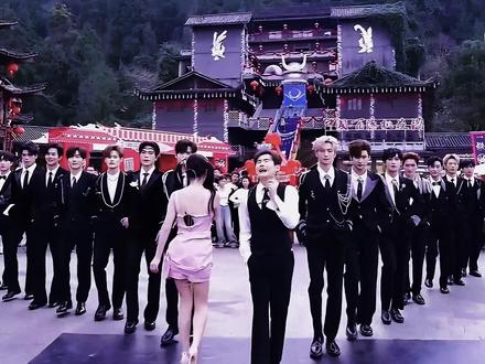 今天开大前摇有点长 #龙浩天 #酉阳桃花源 #大舞台 #男团 #火花