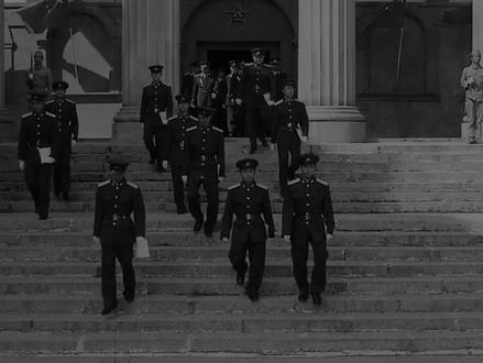 建国后,一副司令被授中将军衔,引陈赓不满:我愿意送给他一颗星