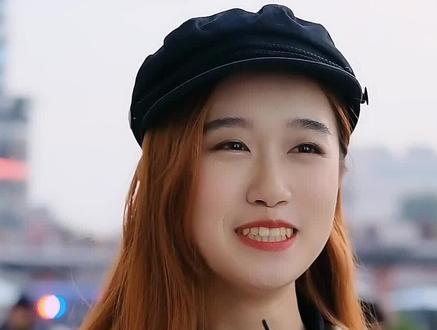 女生是不是都更喜欢腹肌一点? #情感 #颜值 #恋爱 #小姐姐 #腹肌