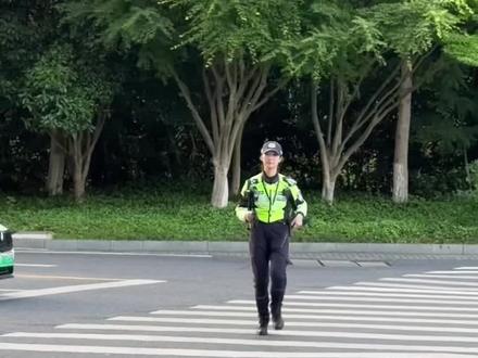 兔子警官来了#杭州交警李语蔚 #兔子警官 #平安守护