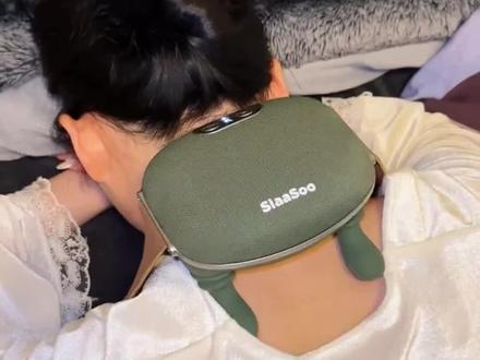 荣事达【新年礼物大师手肩颈按摩器】斜方肌按摩颈椎仿真人手按摩仪,给老婆买这个绝对不会翻车了吧?
#提升幸福感好物 #颈椎按摩 #仿人手按摩 #按摩放松