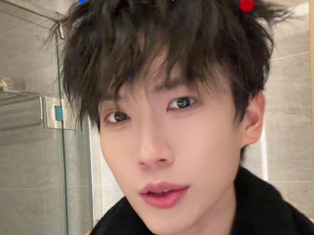 蓝色是世界上最后一个消失的颜色#搓手变装 #颜料变装 #这个手搓变装太有趣了 #哆啦a梦