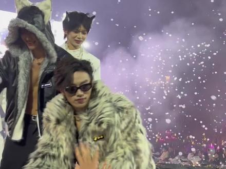 郑州没地方跨年了?只能来方特了#郑州的跨年氛围已就位#郑州方特 #郑州方特欢乐世界 #跨年 #郑州跨年攻略