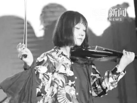 "普通摇滚乐队"主唱阿珍意外身亡,因胸腔受到电动座椅架挤压导致肋骨断裂,抢救十余小时,2022年末发布首张专辑,次年开启全国巡演