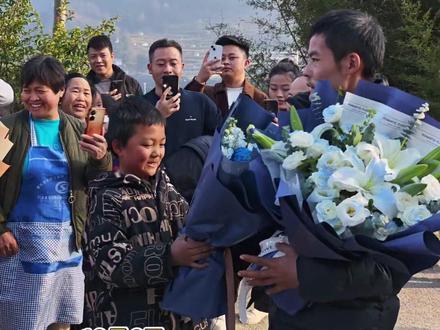 “荒野硬汉”刀疤哥回织金老家了#织金 #刀疤哥 #荒野求生