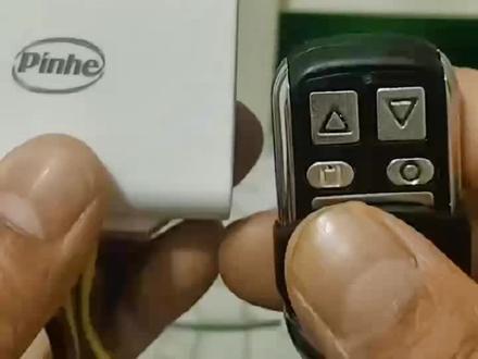 卷帘门遥控器按键反了怎么调?#车库门 #电动铝合金卷帘门 #电动门 #管状电机控制器的更换方法 #遥控器 #管状电机 #创作灵感 #卷闸门@抖音小助手