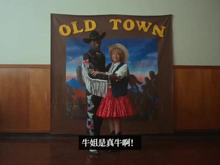 牛姐截胡霉霉连冠记录:登顶Hot100冠军追平历史记录! 十二月的神!牛姐终结霉霉连冠记录!圣诞金曲集体屠榜,Mariah Carey养老神曲创纪录追平历史第一,成史上唯一两度杀入“最长冠”的艺人!《All I Want for Christmas Is You》 成为牛姐个人第19首Hot 100冠军单曲,在所有独唱艺人中排名第一,距离披头士乐队20首的总纪录只差一步!她也成为史上首位在四个不同十年(1990年代、2000年代、2010年代、2020年代)都有冠军单曲的艺人。
#牛姐 #AllIWantforChristmasIsYou #b榜速递 #青年创作者成长计划 #杂事区