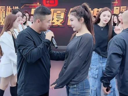 阿厦抱着小依依不撒手 #阿厦