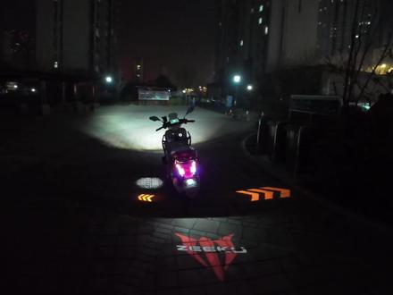 极酷es85pro这车灯,我好像驾驭不了#外卖小哥 #极酷电动车 #极酷es85pro #电动车灯