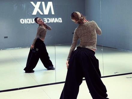 回复 @心想事陈的评论 答应你们的分解来啦~可以交作业啦~#luxury #粉红泥编舞 #入门爵士 #零基础爵士 #舞蹈教学