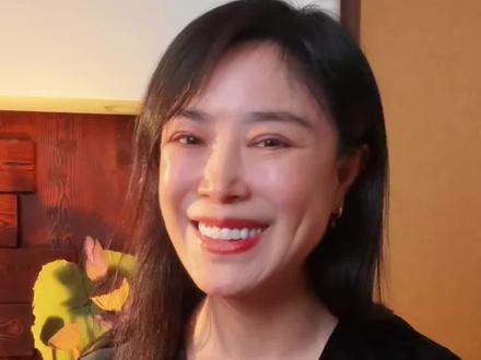这组内容句句戳中现实!“穷不露怯相,富不露傲骨”道尽处世智慧;“先敬罗衣后敬人,先敬皮囊后敬魂”更是直击人情冷暖,把世俗百态与立身哲学融于短短几句,既有对世相的犀利洞察,又有藏锋守拙的人生大悟,每一句都值得反复品味!#处世智慧 #人生哲理 #民间俗语 #人性洞察 #经典俗语