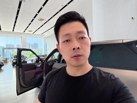 小鹏GX-小彩蛋 小心思都用在这儿了?谁能告诉我为什么,它的原理是啥
#小鹏汽车 #小鹏GX #520 #小心思 #销售部日常