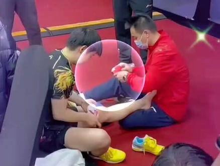 莎莎冠军背后的心酸与艰苦,她腿上的淤青,扭脚坚持比赛获得第一,真的好心疼莎莎#抖音正能量0正能量传递 #正能量满满