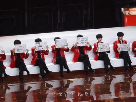 《闭眼跳舞》新手第一次用相机。一直对不上焦 我已吸取错误🧎#演唱会 #荣耀之战 #陈奕恒 #TF四代