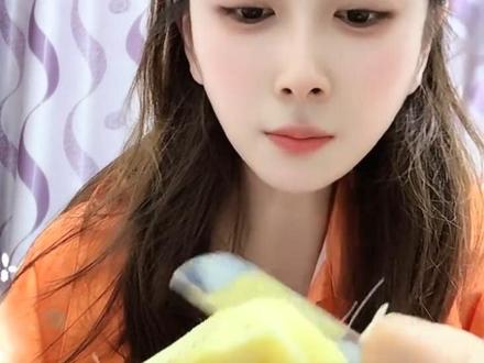 谁懂姜瘾发作的快乐!
姜瘾犯了管不住嘴!凌晨一点多就啃起老姜,脆感不足姜丝多,但越嚼越上头,根本停不下来~哪怕知道晚上吃姜不对,馋起来谁也拦不住!
#美食#深夜堂#我的美食与你分享