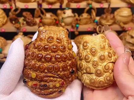 跟大家分享金蟾盘玩以及保养方法,如果大家有更好的方法或者盘玩心得也可以在评论区留言讨论,一起探讨文玩知识,盘金蟾解压,让生活更美#竹根雕 #竹雕 #文玩爱好者 #金蟾 #万物皆可盘 #盘它 #文房雅器