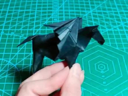 用一张纸就能折出飞天马,外型好看。