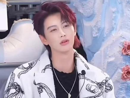 何健麒: 有人问我情人节怎么过?#何健麒 #情人节怎么过 #何健麒直播录屏 #考古何健麒 #情人节限定心动