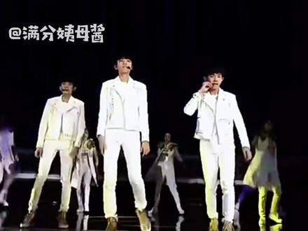 王俊凯又去鸟巢看五月天演唱会了,等一个最近的未来共振地合唱!#五月天 #王俊凯 #王俊凯又看五月天
