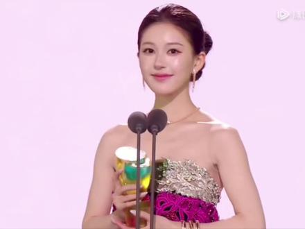 全场唯一鞠躬了三次的露思#许妍进行曲#星光大赏#压轴出场#许我耀眼#赵露思