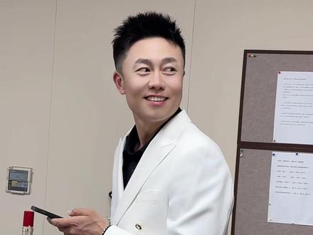 球球你是不看我出丑你就不开心啊!
