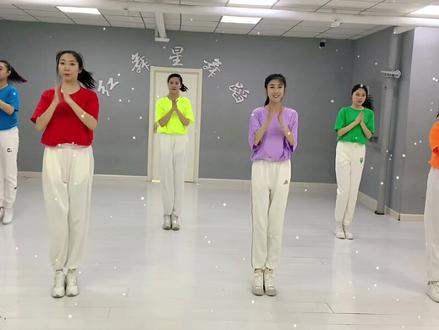 来喽来喽,大家要的完整版#孩子的天空 我们一起跳起来#幼儿舞蹈 #少儿舞蹈 #六一舞蹈 @DOU+小助手