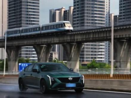 “凯迪拉克:其实那天我可以让你追上高铁,但有人给我说过真正爱你的人 不会让你去追高铁”#凯迪拉克 #凯迪拉克CT5