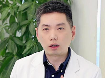 门诊中接到一只患猫,主人最先发现猫咪走路出现问题,走路不稳、摇晃,经我们检查猫咪得了干性猫传腹,所以猫咪出现任何神经异常或后肢不稳,建议及时去医院治疗。#干性猫传腹 #猫传腹 #猫咪疾病 #宠物知识 #宠物