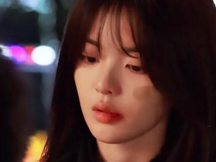 杨超越,一款自带破碎感的野草系女主🍃不施粉黛却让人心碎的美貌和清冷坚韧的气质太吸引人了!这部校园剧我吃定了!
#杨超越 #破碎感女主 #今天是太阳雨 #猫的树 #今天是太阳雨开机