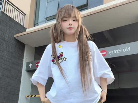 小妹妹你挺牛逼克拉斯吖#短袖娜少大帝