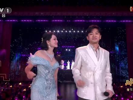 伊能静、苏有朋同台唱《踏浪》 #2026央视马年春晚