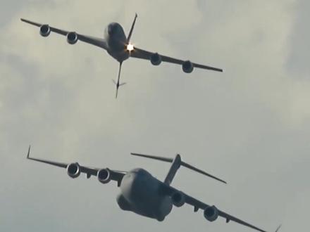 美军两架加油机凌空相撞!60岁老爷机强行续命揭开后勤死局 #kc135 #伊拉克