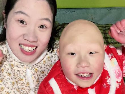 挑战做20个马年手工--01马年拼贴画
今天和小米用红卡纸和彩纸做了一幅马年拼贴画,过程简单治愈,锻炼手部精细动作有捏,按,涂,撕,剪。带娃一起行动起来,亲手准备过年仪式感#亲子互动 #马年手工 #拼贴画 #手部精细动作训练 #慢娃